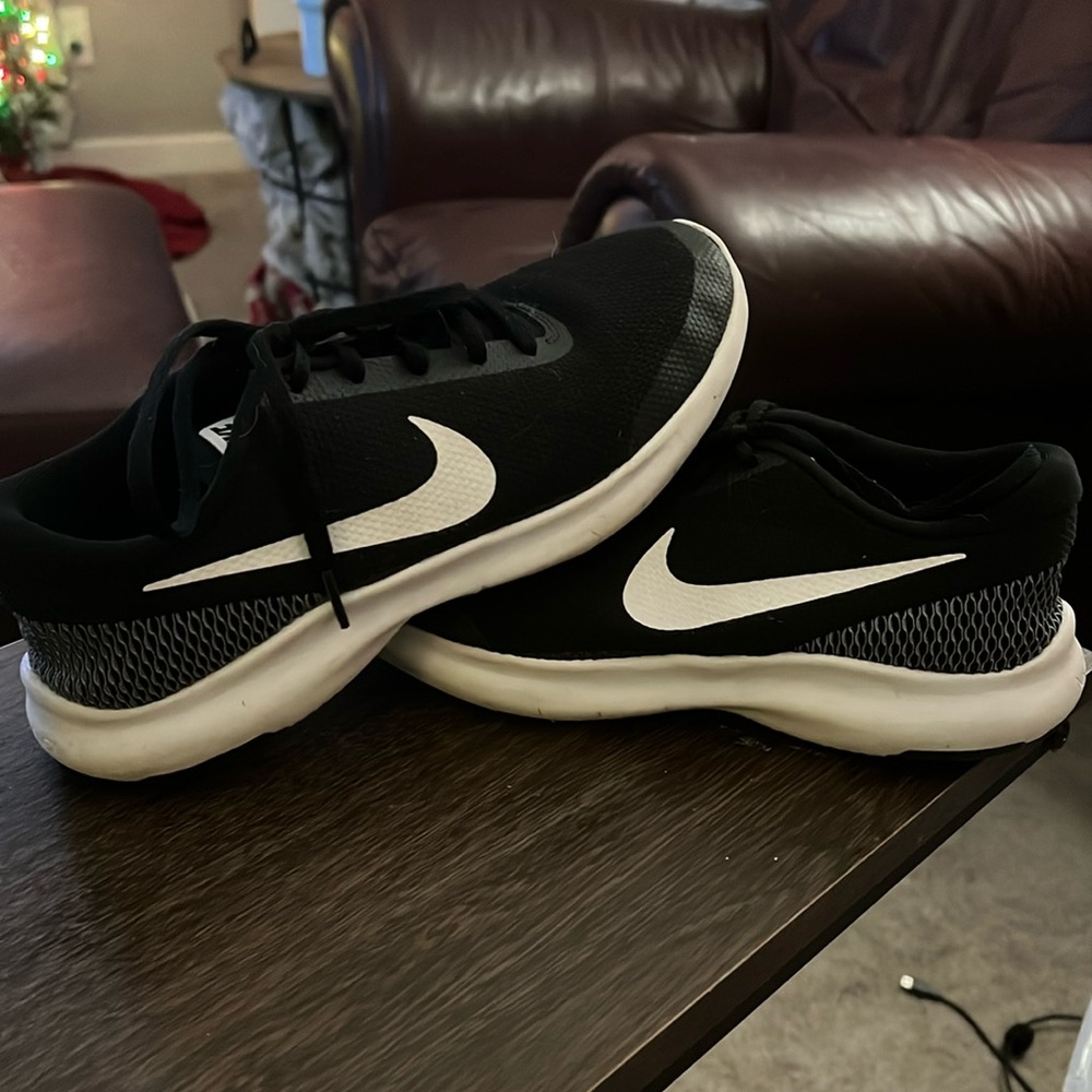 Nike flex sneakers
